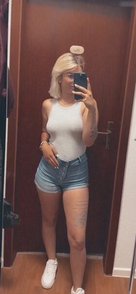 Fenni2002 Nude Leaks OnlyFans Photo 25