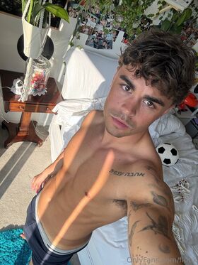 fidtik Foto trapelata OnlyFans nuda 25