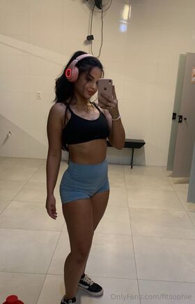 fitsophie Гола изтичане OnlyFans снимка 9