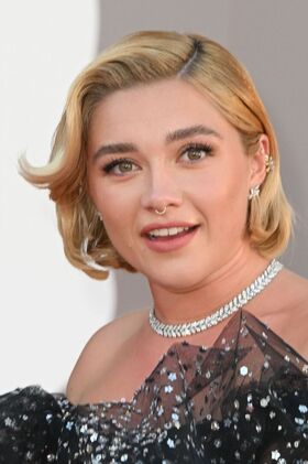Florence Pugh Nude Leaks OnlyFans Photo 132
