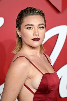 Florence Pugh Nude Leaks OnlyFans Photo 147