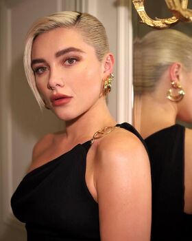Florence Pugh Nude Leaks OnlyFans Photo 299