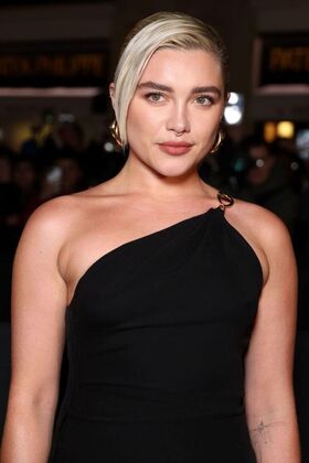 Florence Pugh Nude Leaks OnlyFans Photo 316