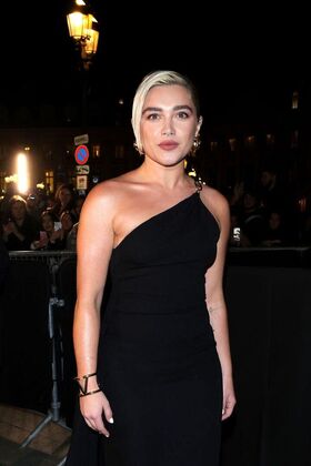 Florence Pugh Nude Leaks OnlyFans Photo 317