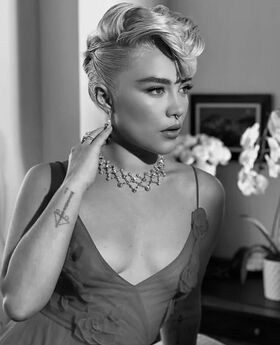 Florence Pugh Nude Leaks OnlyFans Photo 346