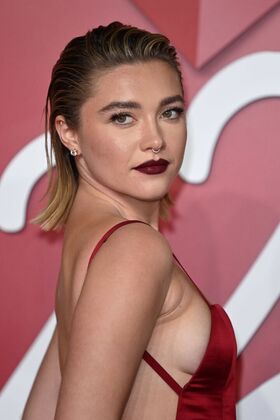 Florence Pugh Nude Leaks OnlyFans Photo 358