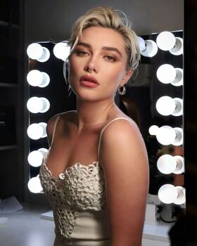 Florence Pugh Nude Leaks OnlyFans Photo 364