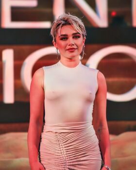 Florence Pugh Nude Leaks OnlyFans Photo 373