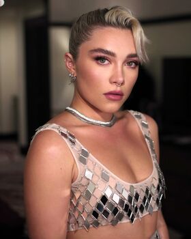 Florence Pugh Nude Leaks OnlyFans Photo 382