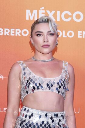 Florence Pugh Nude Leaks OnlyFans Photo 383