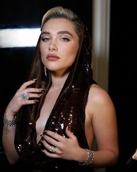 Florence Pugh Nude Leaks OnlyFans Photo 410