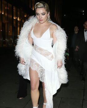 Florence Pugh Nude Leaks OnlyFans Photo 422