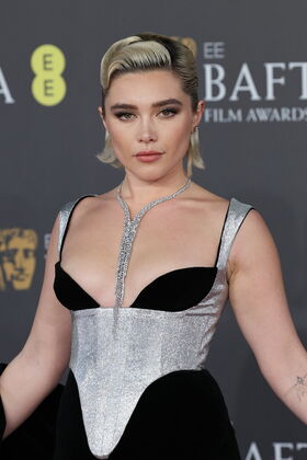 Florence Pugh Nude Leaks OnlyFans Photo 432