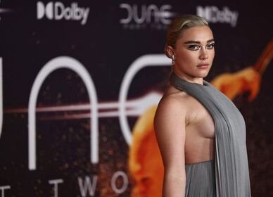 Florence Pugh Nude Leaks OnlyFans Photo 457