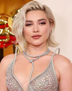 Florence Pugh Nude Leaks OnlyFans Photo 485