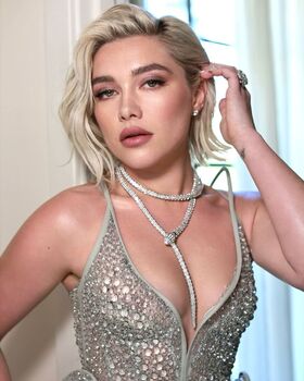 Florence Pugh Nude Leaks OnlyFans Photo 487
