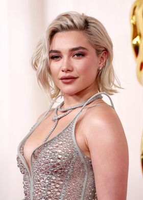 Florence Pugh Nude Leaks OnlyFans Photo 508