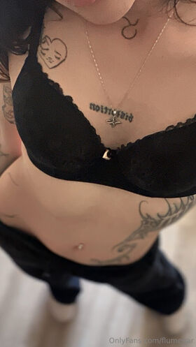 flumenar Fotografie scursă ilegal OnlyFans dezbrăcată 12