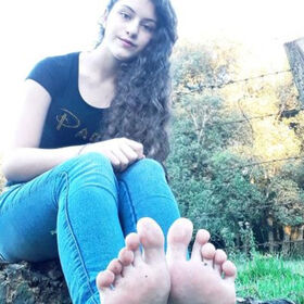 Friend's Pretty Feet Nude Leaks OnlyFans Photo 10