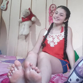 Friend's Pretty Feet Nude Leaks OnlyFans Photo 19