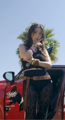 Fuslie Çıplak Sızdırılmış OnlyFans Fotoğrafı 486