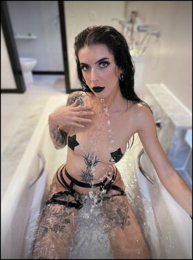 Ghoulie Nude Leaks OnlyFans Photo 1