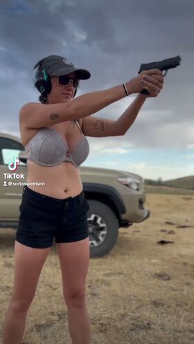 Girls With Guns Nude Leaks OnlyFans Photo 37