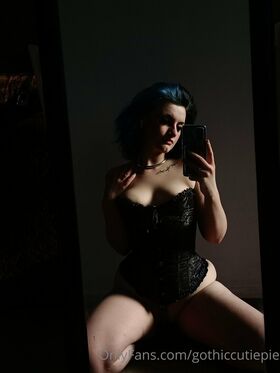 gothiccutiepie Nude Leaks OnlyFans Photo 36