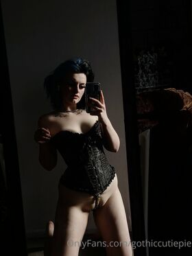 gothiccutiepie Nude Leaks OnlyFans Photo 37
