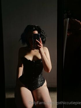 gothiccutiepie Nude Leaks OnlyFans Photo 42