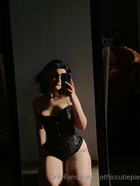 gothiccutiepie Nude Leaks OnlyFans Photo 43