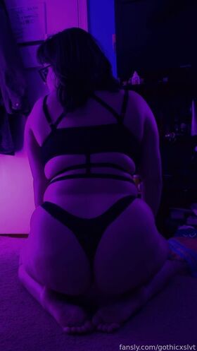 gothicxslvt Nude Leaks OnlyFans Photo 17