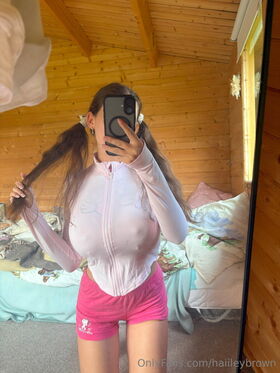 haiileybrown Fotografie scursă ilegal OnlyFans dezbrăcată 4