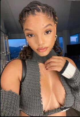 Halle Bailey Nude Leaks OnlyFans Photo 175