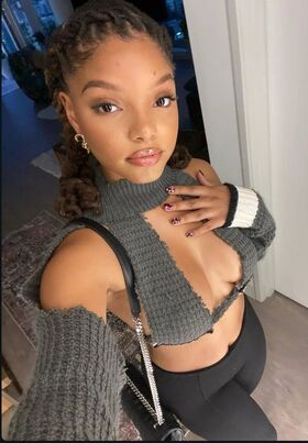Halle Bailey Nude Leaks OnlyFans Photo 176
