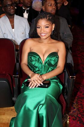 Halle Bailey Nude Leaks OnlyFans Photo 332