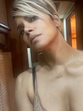 Halle Berry Nude Leaks OnlyFans Photo 4