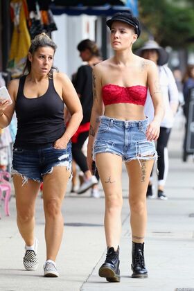 Halsey Photo divulguée nue OnlyFans 383