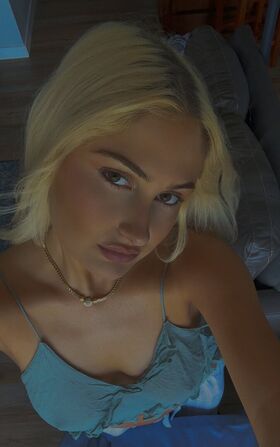 Hannah Ridgeway Гола изтичане OnlyFans снимка 25
