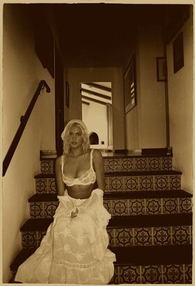 Hannah Ridgeway Гола изтичане OnlyFans снимка 26