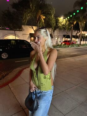 Hannah Ridgeway Гола изтичане OnlyFans снимка 28