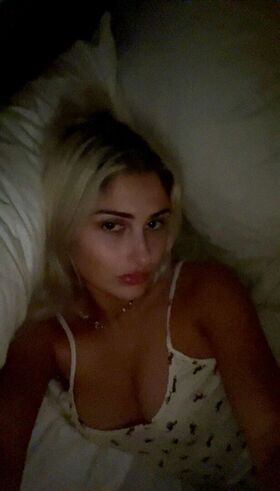 Hannah Ridgeway Гола изтичане OnlyFans снимка 38