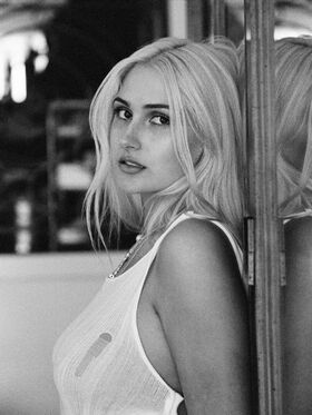 Hannah Ridgeway Гола изтичане OnlyFans снимка 42