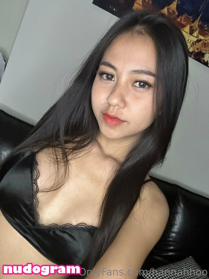 Hannah WhoooHannah_Whooo looking directly at you