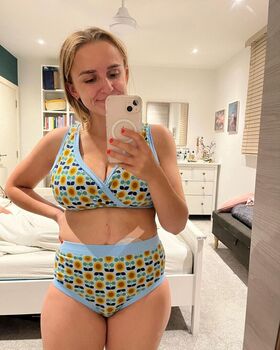 Hannah Witton Nude Leaks OnlyFans Photo 23