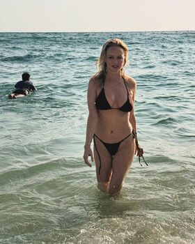 Heather Graham Nude Leaks OnlyFans Photo 71