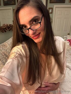 Heidi Gardner Nacktes Leaks OnlyFans Foto 17