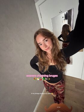 Holly Taylor Nude Leaks OnlyFans Photo 9