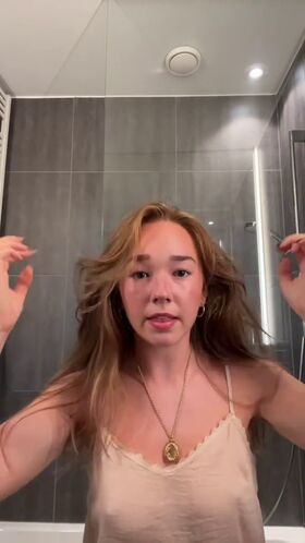 Holly Taylor Nude Leaks OnlyFans Photo 16