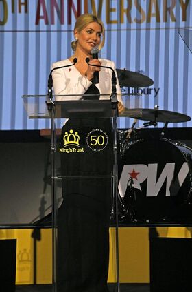 Holly Willoughby Nude Leaks OnlyFans Photo 425